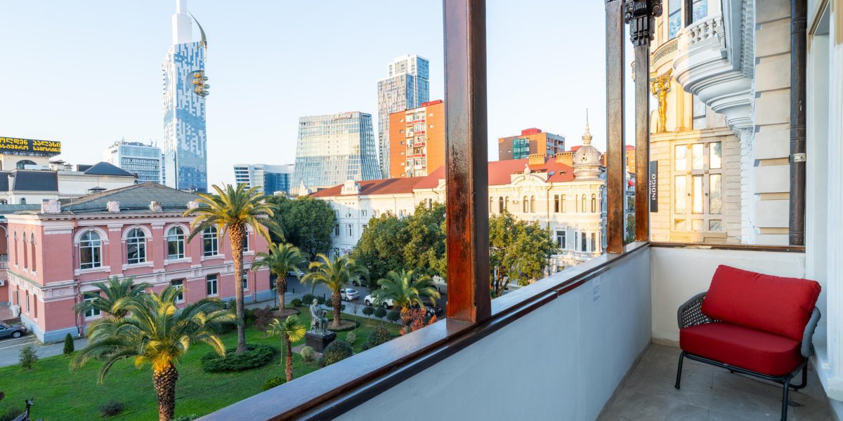 מרפסת עם נוף